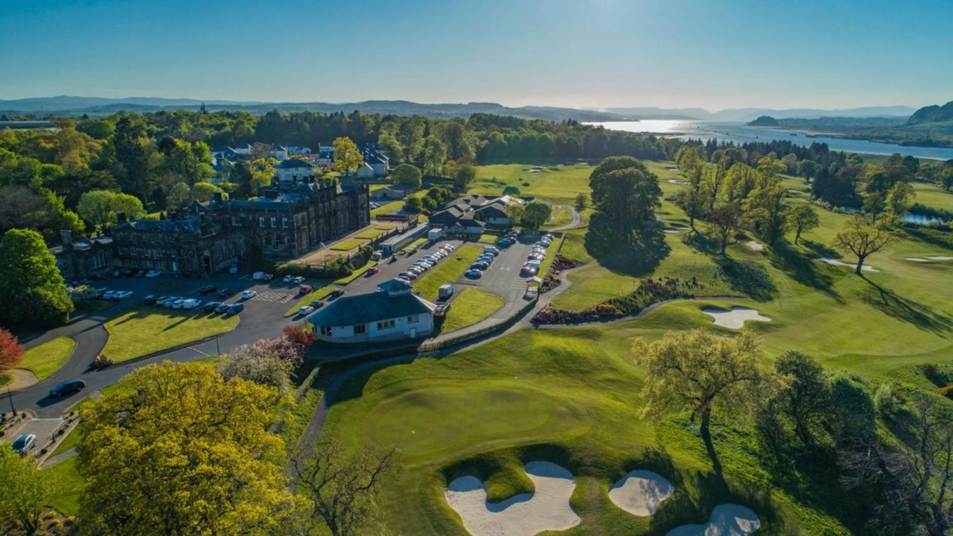Mar Hall Golf & Spa Resort Bishopton  Dış mekan fotoğraf The 18th hole at the Old Course, with the clubhouse in the background