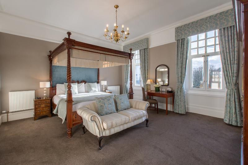 Mar Hall Golf & Spa Resort Bishopton  Dış mekan fotoğraf A bedroom at the hotel